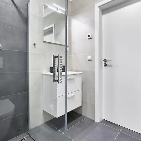 Apartman Trek By Mountain Ways